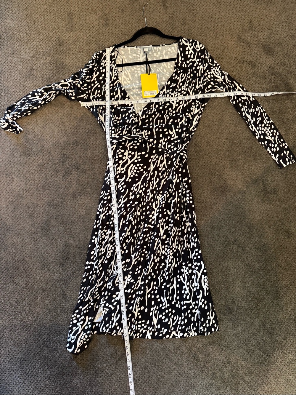 NWT Diane Von Furstenberg Black & White Abstract Long Sleeve Wrap Midi Dress - Picture 7 of 9